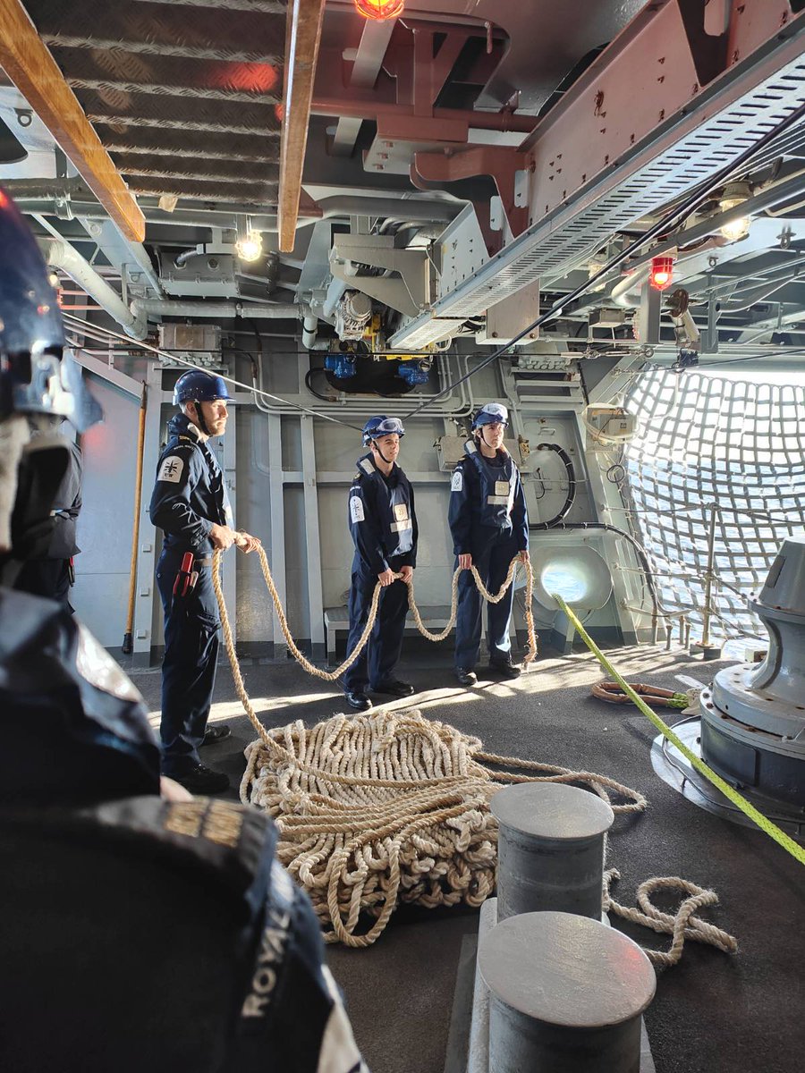 HMSStAlbans's tweet image. HMS ST ALBANS continues her BOST training package with FOST by conducting towing exercises to practise her ability to take under tow other vessels.