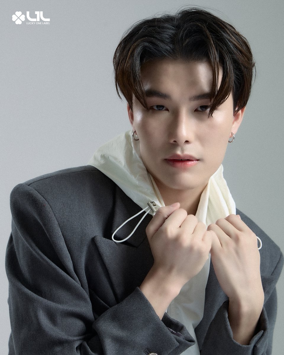 L1Lofficialth's tweet photo. We're L1L! 🍀✨
KAEW (แก้ว) 🦊
Thanakorn lertprakorn

🎂 30.04.2001

📍 Follow account
IG: kaew_lert
TikTok: kaew_lert
X: @kaewlert 

#KAEW #KAEW_L1L
#LUCKY_ONE_LABLE #L1L
#L1L_ROOKIE
#THEDnDTH https://t.co/QitHFt5XGM