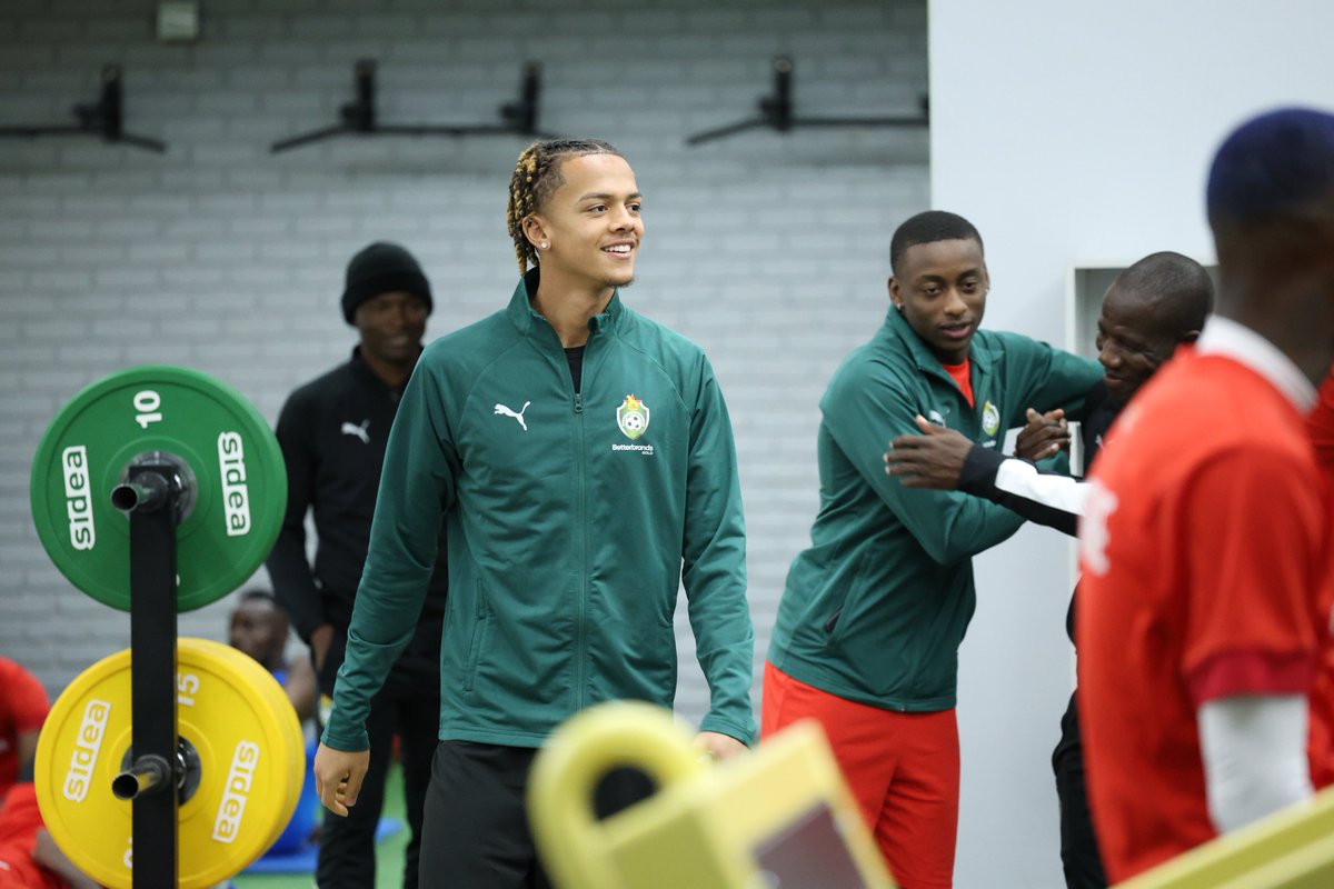 online_zifa's tweet image. Happy days. 😃 

#finalpush #bayawabaya🇿🇼