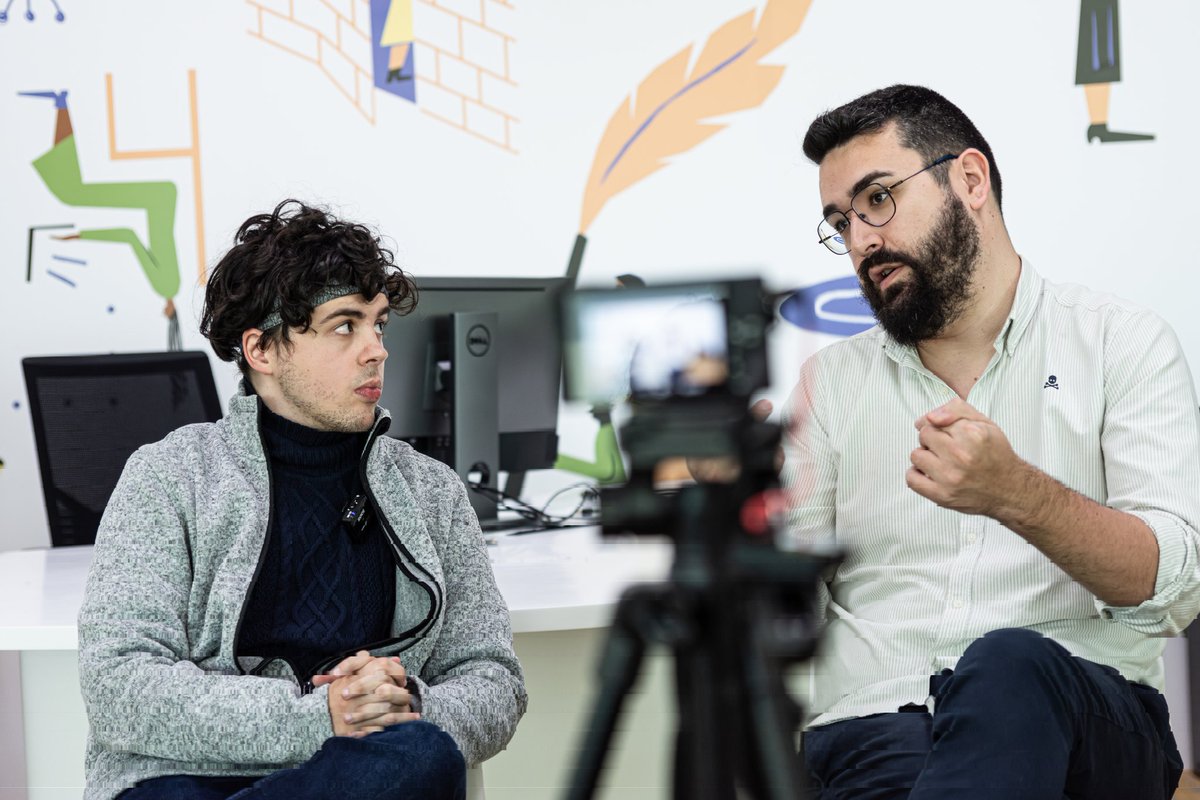 jmmartroy's tweet photo. Una de las principales razones por las que siempre he querido ser periodista deportivo es por estar al lado de los protagonistas y preguntarles, algo que estoy consiguiendo.

👉🏻 Siempre partiendo de mi proyecto independiente, llevo ya unos años logrando estar, cada vez más, un poco más cerca de los deportistas más importantes de este país, independientemente de la disciplina que practiquen: taekwondo, boxeo, escalada, hockey, atletismo... incluso a periodistas especializados.

De deportistas así aprendes de sus historias, su forma de encarar las adversidades, las competiciones, las victorias o, incluso, sus temores o dudas ante el futuro 🗣

👀 No hemos cerrado todavía 2024 y ya hay varias entrevistas programadas, pero no tengo dudas de que este es el camino a seguir y, junto con las personas que me acompañan en estas charlas, seguiremos descubriendo increíbles historias y construyendo, poco a poco, ese camino.

Seguimos, que están casi todos los retos por cumplir 🚀