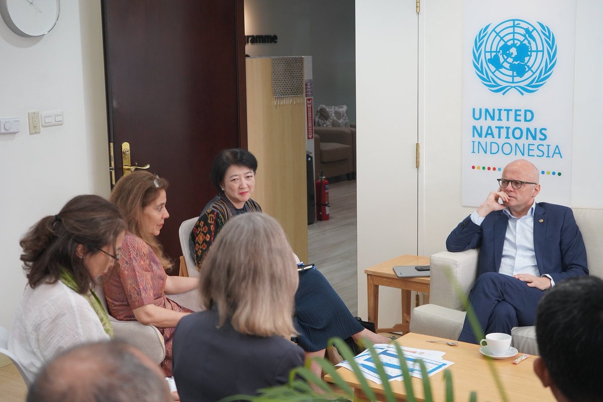 Gita Sabharwal (@sabharwalgita) on Twitter photo As the world’s largest archipelago, #Indonesia depends on its oceans for biodiversity, food security, and economic growth. Today, <a href="/UNinIndonesia/">United Nations in Indonesia</a> Country Team welcome Mr. Vidar Helgesen, <a href="/UNESCO/">UNESCO 🏛️ #Education #Sciences #Culture 🇺🇳</a>'s Assistant Director-General and Executive Secretary of the Intergovernmental As the world’s largest archipelago, #Indonesia depends on its oceans for biodiversity, food security, and economic growth. Today, <a href="/UNinIndonesia/">United Nations in Indonesia</a> Country Team welcome Mr. Vidar Helgesen, <a href="/UNESCO/">UNESCO 🏛️ #Education #Sciences #Culture 🇺🇳</a>'s Assistant Director-General and Executive Secretary of the Intergovernmental