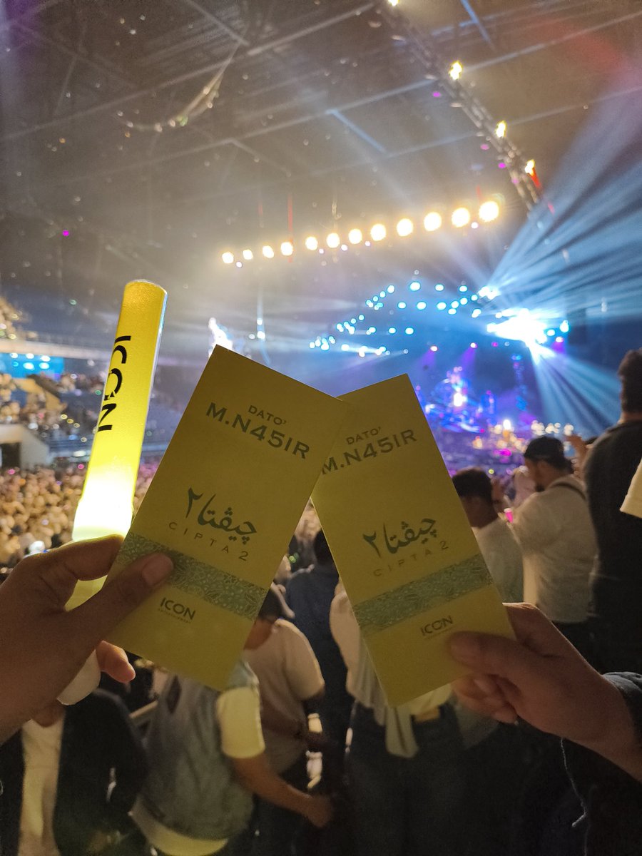 Surayaasubarman's tweet photo. An unforgettable night with the legendary singer! Can't wait to experience it all over again at the next concert! π€β¨
#mnasir
#cipta2
#lifestyles
#concert
#journspirasi
#digitaljournalism
@JRN500 https://t.co/cwa1iVhSxJ