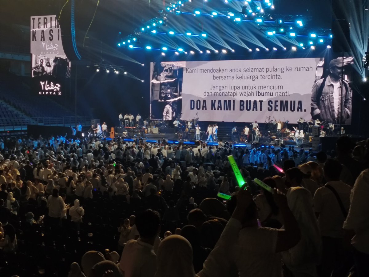 Surayaasubarman's tweet photo. An unforgettable night with the legendary singer! Can't wait to experience it all over again at the next concert! π€β¨
#mnasir
#cipta2
#lifestyles
#concert
#journspirasi
#digitaljournalism
@JRN500 https://t.co/cwa1iVhSxJ