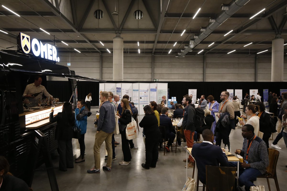 EFFoST's tweet image. 🤩 The first day of #EFFoST2024 ended with a wonderful welcome reception!

Delegates enjoyed some time to recharge, network, and learn about Belgian culture with the interactive PubQuiz led by our quiz masters

Thanks to our sponsors #OMER, #Agristo, @BarryCallebaut &amp;amp; #Revi