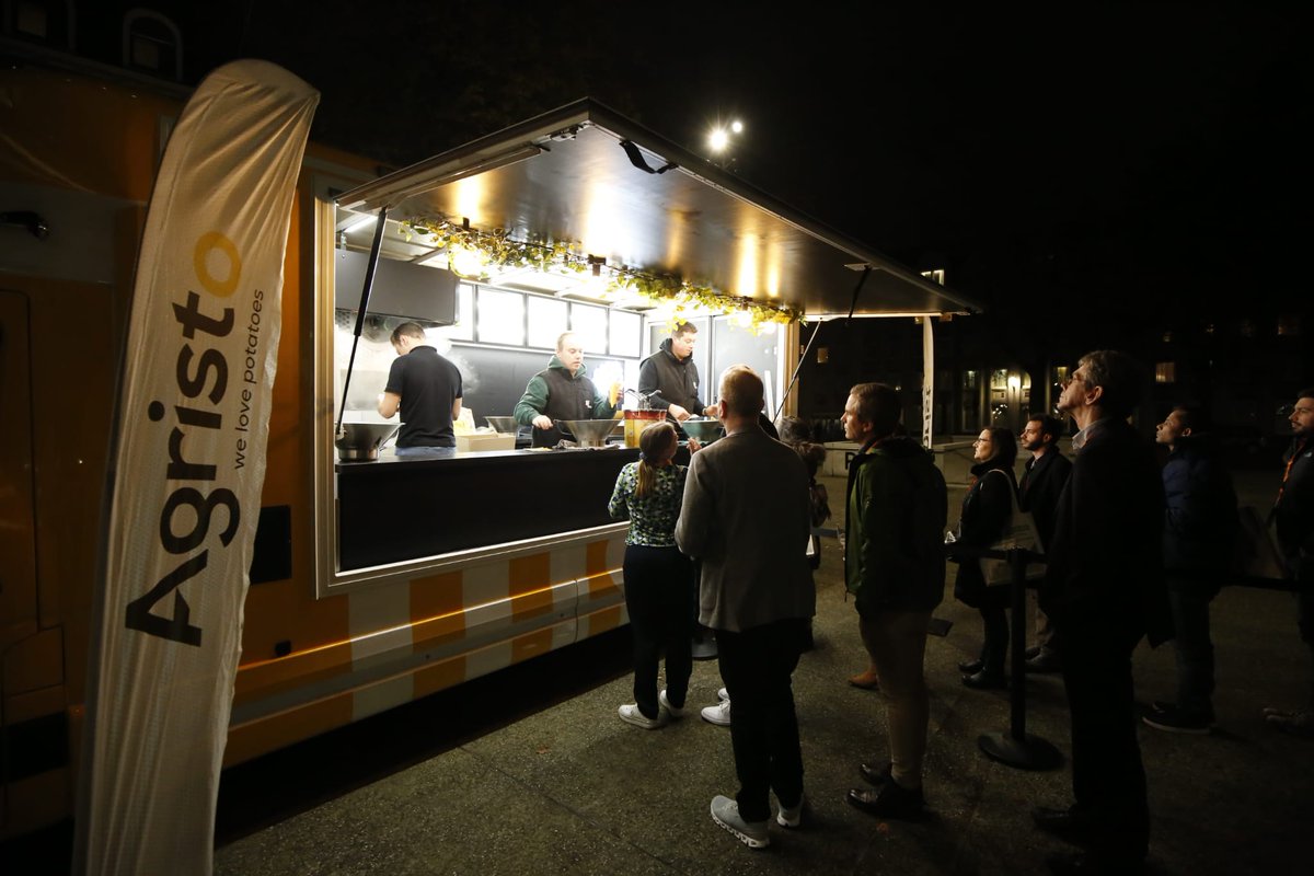 EFFoST's tweet image. 🤩 The first day of #EFFoST2024 ended with a wonderful welcome reception!

Delegates enjoyed some time to recharge, network, and learn about Belgian culture with the interactive PubQuiz led by our quiz masters

Thanks to our sponsors #OMER, #Agristo, @BarryCallebaut &amp;amp; #Revi