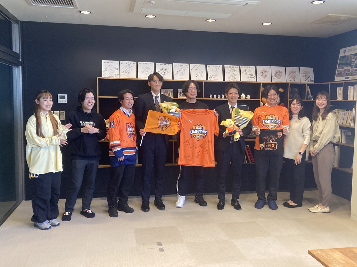 spulse_official's tweet image. 𝟐𝟎𝟐𝟒 𝐒𝐄𝐀𝐒𝐎𝐍
𝐓𝐇𝐀𝐍𝐊 𝐘𝐎𝐔 𝐅𝐎𝐑 𝐘𝐎𝐔𝐑 𝐒𝐔𝐏𝐏𝐎𝐑𝐓.

＼ #エスパルス パートナー企業訪問🏢／
㈱#エス・トラスト 様へ
#西澤健太 選手 #梅田透吾 選手が今季終了のご報告とご支援への御礼で訪問させていただきました。
エス・トラスト様ありがとうございました！

#spulse…