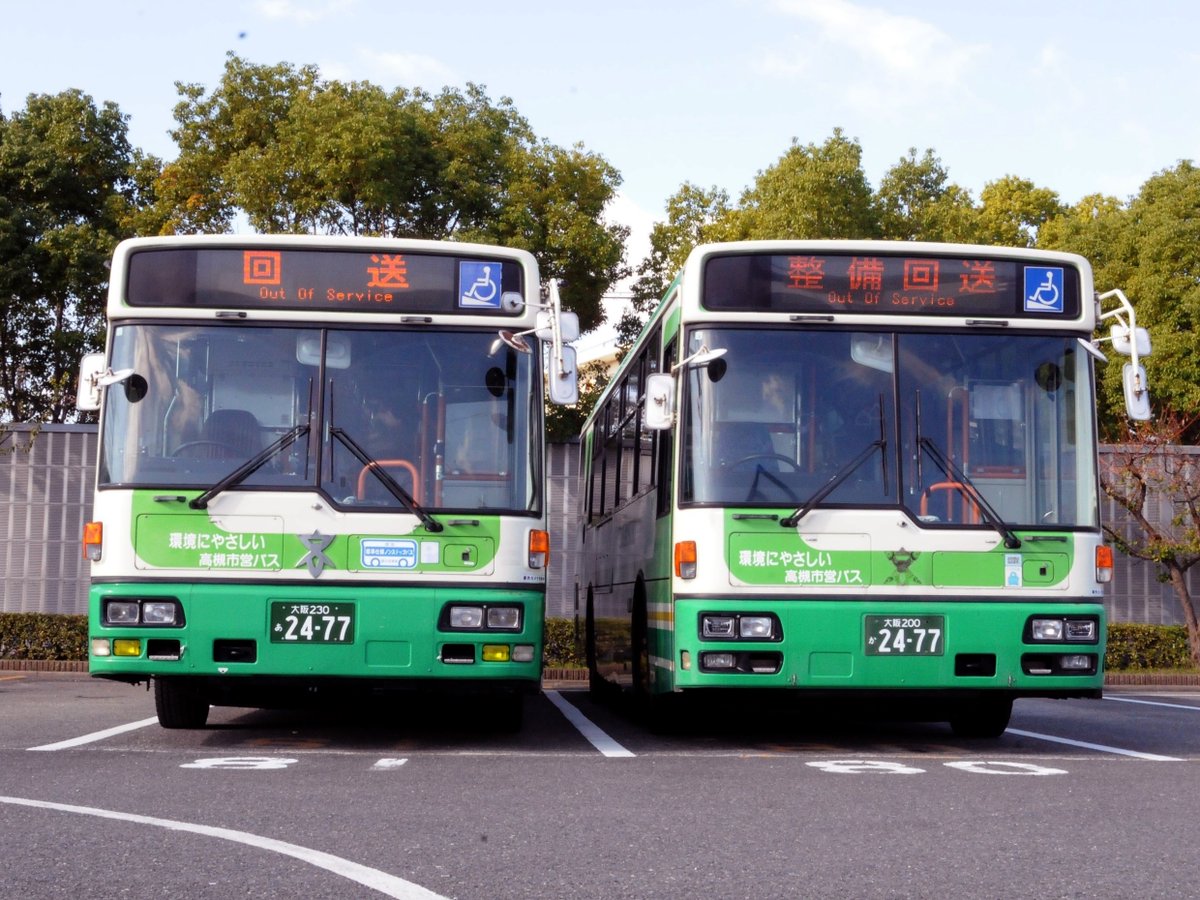 芝生営業所の旧1727号車(平成17年8月導入)ですが、「2代目2477号車