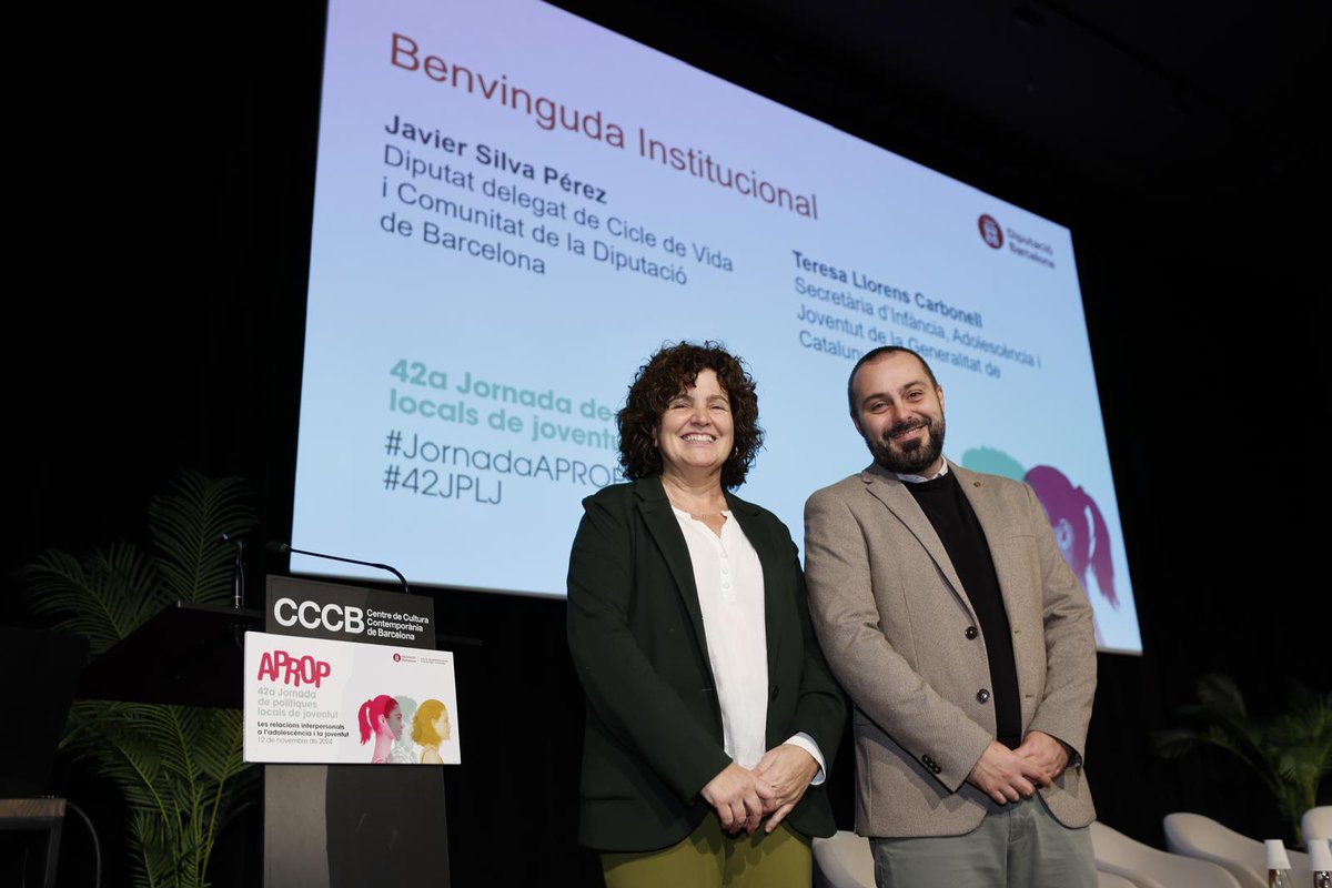 joventutcat's tweet photo. 📸 La secretària @LlorensT va participar ahir en l'obertura de la 42a Jornada #APROP24 de la @diba
Durant la benvinguda ha destacat la importància de la proximitat en l'acompanyament amb persones joves per a la millora del benestar emocional
@joventutdiba #42JPLJ @ClaraQuirante https://t.co/c42f80nDB2