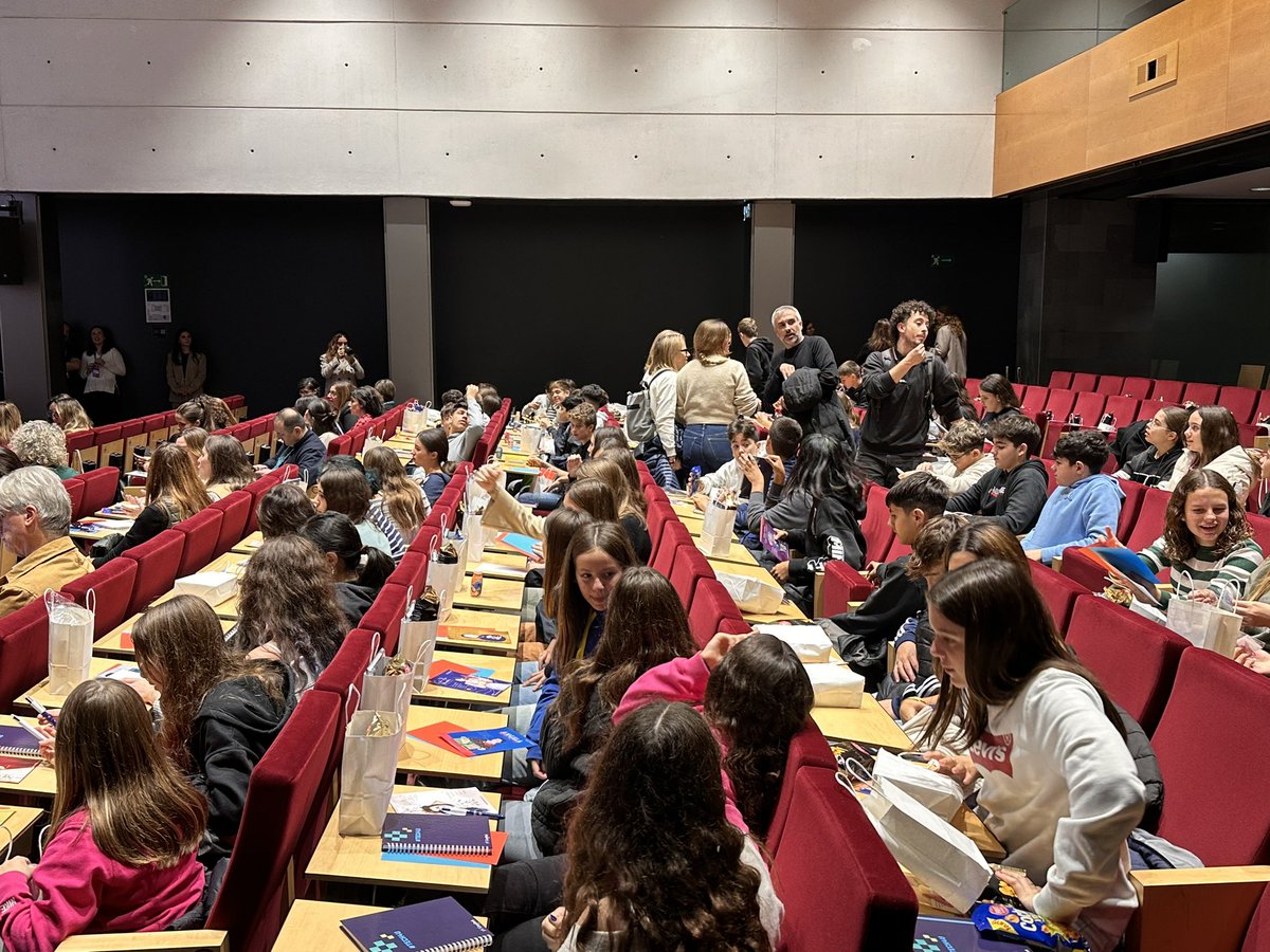 StemwomenEurope's tweet image. 👍⭐️#SWCBarcelona2024 Opening! Second day! #STEMGirls 
Presenter: @RuthGumbau 
WELCOME: @MarPorrasM1 Global President STEM WOMEN Association &amp;amp; Marketing Manager at Ricoh Spain.
@Esade Campus Pedralbes #Barcelona #STEM #Talent #Inspiration