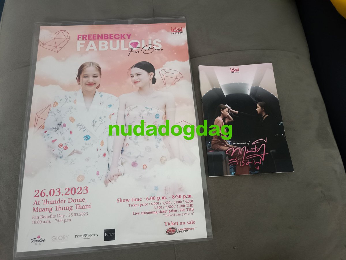 WNCL26's tweet image. ปล่อยของจร้า 
รูปใบและโปสเตอร์พร้อมลายเซ็นสด 700บาท 
โปสเตอร์ลอง ลีฟ เลิฟ 300 บาท 
โปสเตอร์งานแฟนมีต + Photo book ทฤษฎีสีชมพู 800 บาท
#ตลาดนัดฟรีนเบค