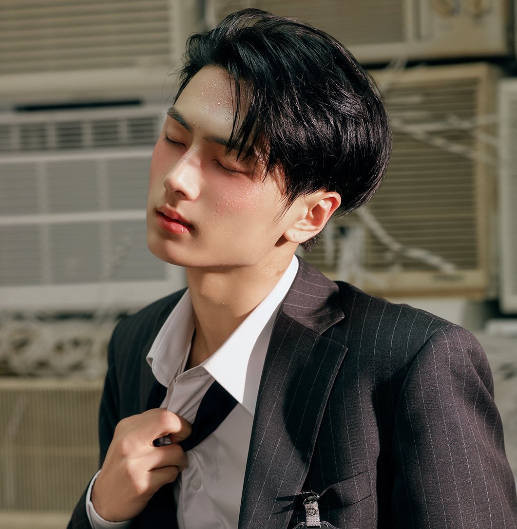 zzangbae_'s tweet photo. 남자의 얼굴을 한 재앙 https://t.co/ZzmXiAXaRa