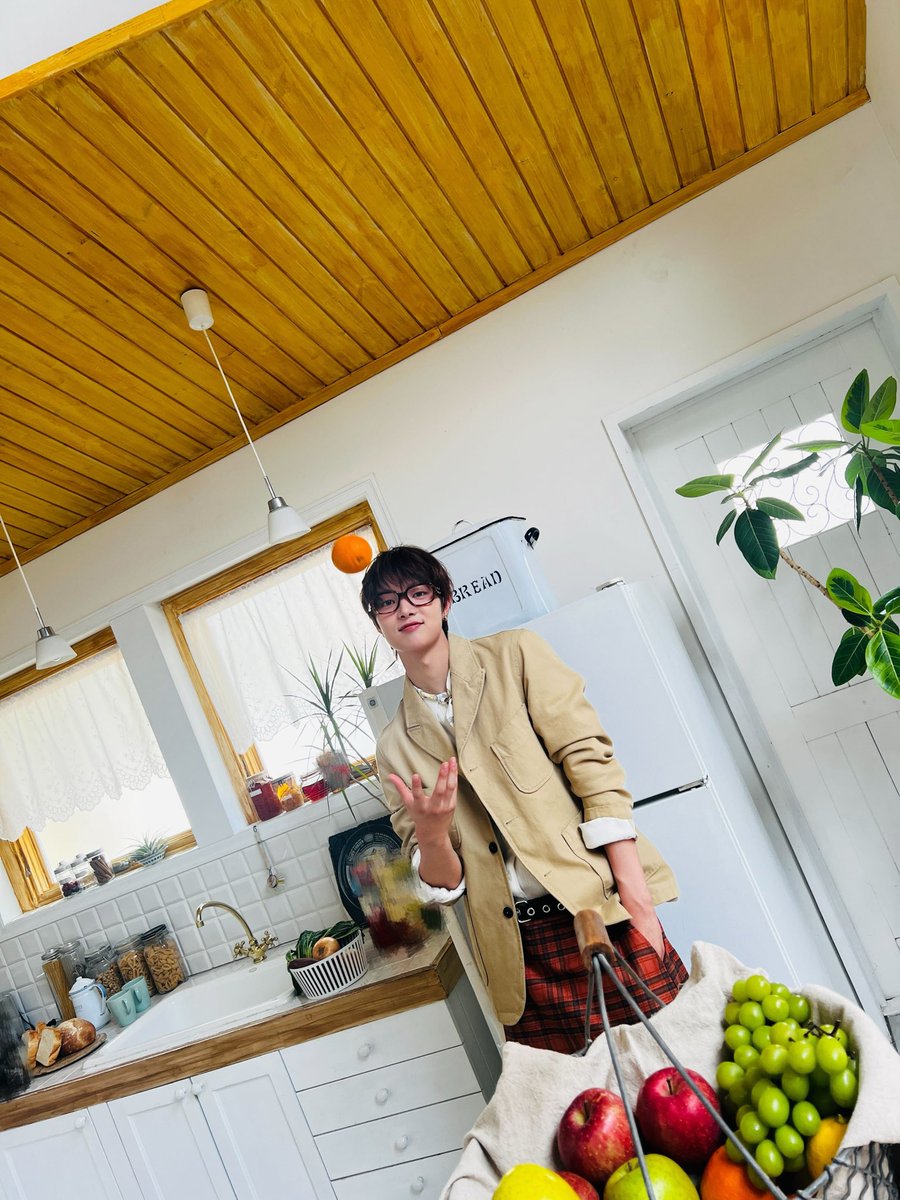byunweejoo's tweet photo. Lebih banyak lagi foto dengan &amp;TEAM CAFÉ. Jadi mau pesan apa? https://t.co/hMxKzFhc4R