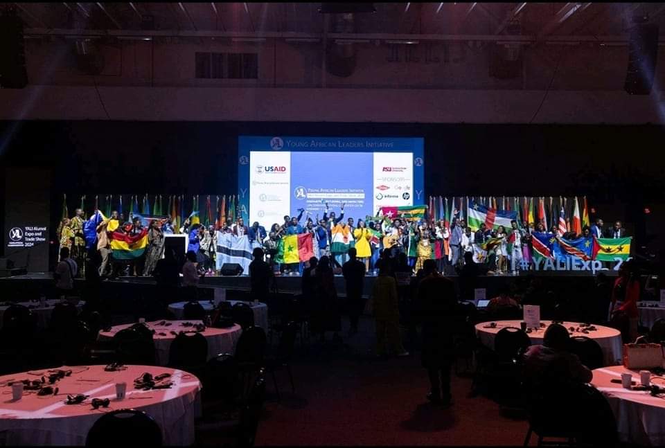SimoLaur2's tweet photo. Devinez qui est en Afrique du Sud pour 4 jours pour représenter le Cameroun ????????
Ma sœur oui 🥹
Educlick, une entreprise Camerounaise est présente à la plus grande foire Tech Africaine actuellement.
Rt svp
#Educlick
#AfricaTechFestival2024
#AfricaTechFest
#yaliexpo2024 https://t.co/mEz1BurHJj