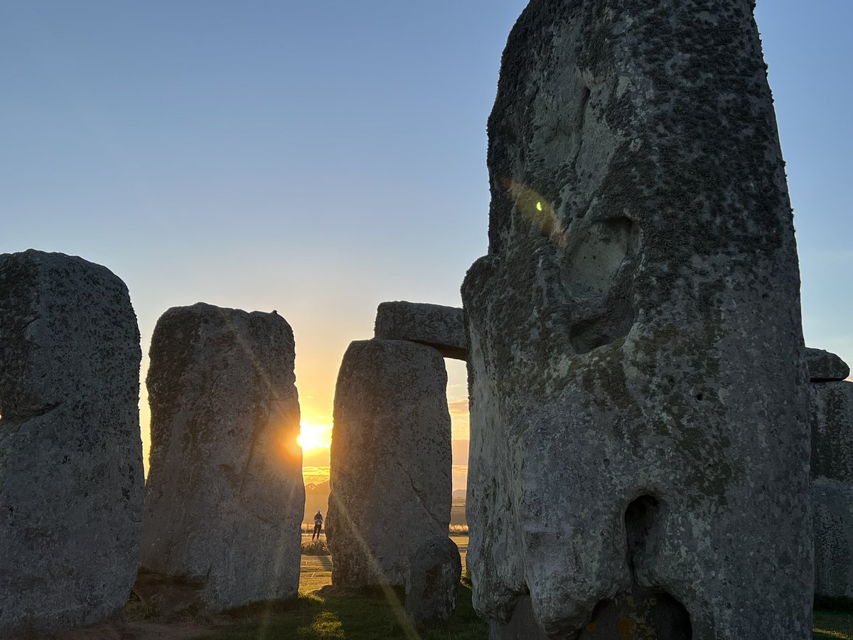 Sunrise at Stonehenge today (13th November ) was at 7.21pm, sunset is at 4.21pm ☀️