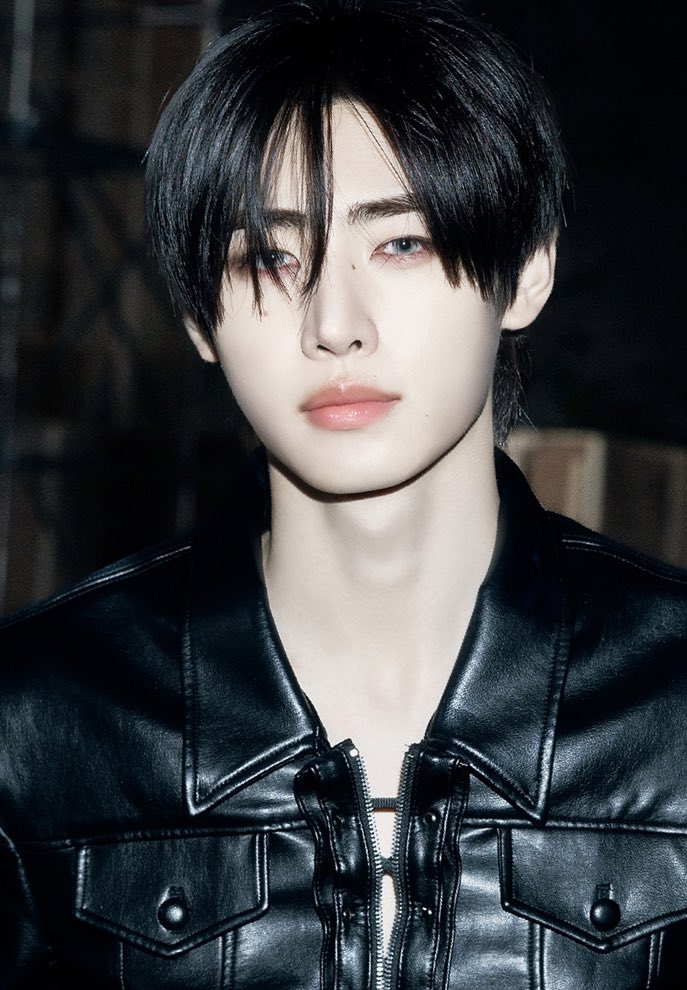jangkkungyaz's tweet image. he's so.. Vampire.. edward cullen got nothing on him