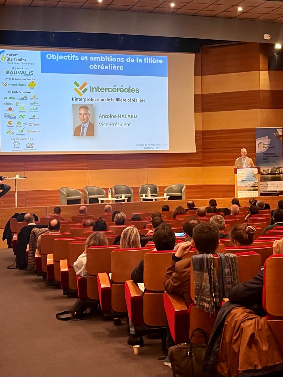 Arvalisofficiel's tweet photo. [EN DIRECT] @AntoineHacard, vice-président d’@intercereales rappelle que l’animation des Forums #blétendre et l’organisation des colloques de restitution ont été confiées à #ARVALIS.

Un réflexion collective incontournable, de la production jusqu'aux transformateurs. 🤝 https://t.co/GVCUyOaKxI