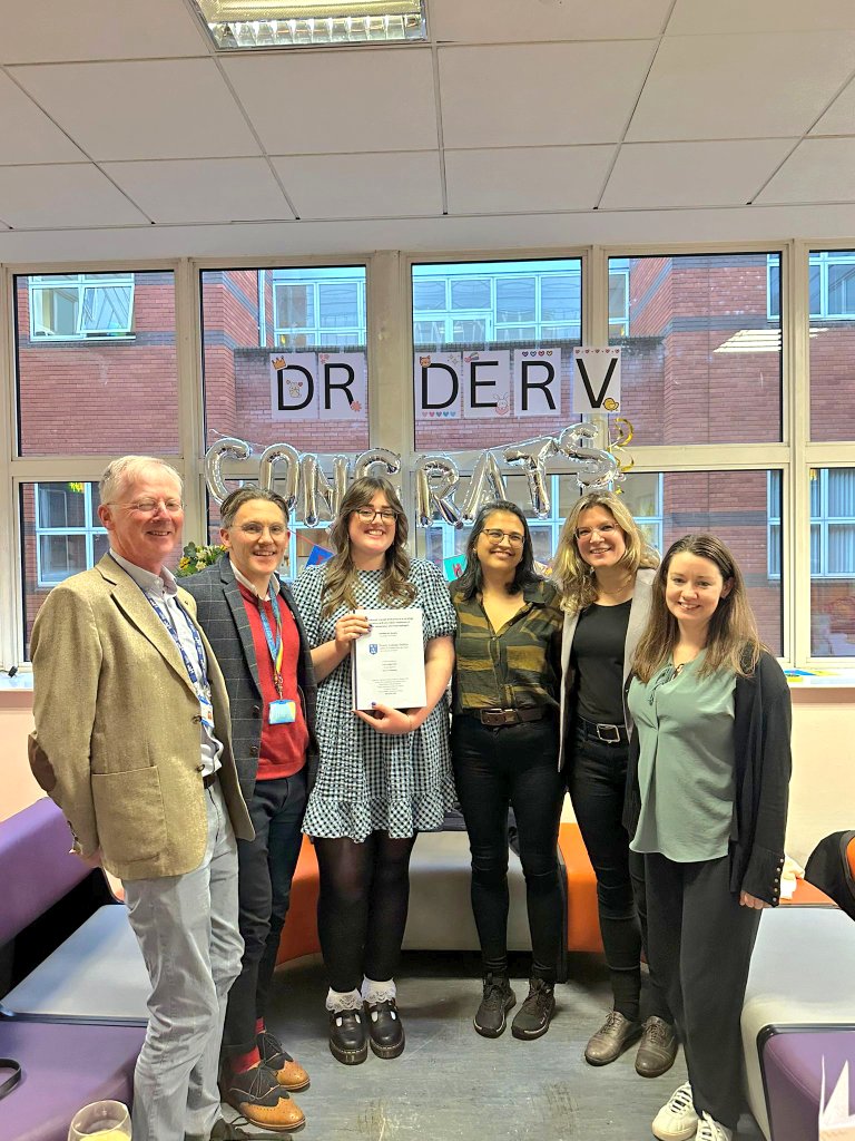 derv_murphy's tweet image. I'm absolutely ecstatic to share that I passed my PhD viva voce. I couldn't have made it through this journey without my incredible supervisor @ShareeBasdeo and my amazing lab. Thank you so much to @E_v_a_Kaufmann and @Fredtwee for examining me and @NollaigBourke for chairing ✨