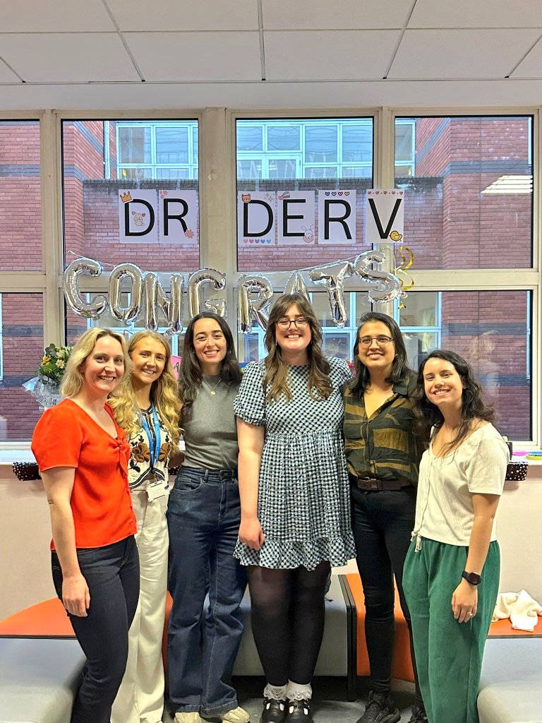derv_murphy's tweet image. I'm absolutely ecstatic to share that I passed my PhD viva voce. I couldn't have made it through this journey without my incredible supervisor @ShareeBasdeo and my amazing lab. Thank you so much to @E_v_a_Kaufmann and @Fredtwee for examining me and @NollaigBourke for chairing ✨