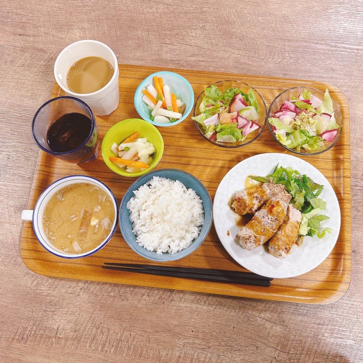 D_FarmKitchen's tweet photo. 今日のラ���チは国際メニューDAY！
今回はシンガポール発ラクサ米麺🇸🇬
フォーにココナッツとナンプラーをたっぷり入れたカレースープをかけてチキン卵もやしパクチーをのせて出来上がり‼️
異国の香りが食欲をそそります！ベトナム研修生の子達も美味しい😋とパクパク食べていました😁 https://t.co/5UQdQMSVa1
