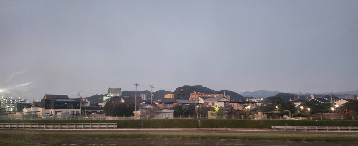 마쓰야마 도착했는데 당연하게도 다 일본어...
입국심사에서 아리가또고자이마스만 겁나게 하네요 ㅋㅋㅋㅋ