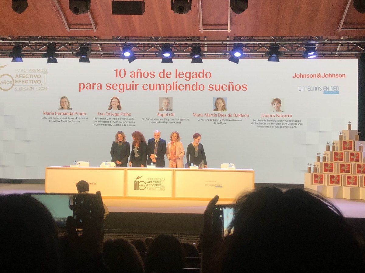 roentgen66's tweet photo. Hoy, junto a grandes líderes y profesionales de la salud, hemos recordado 10años de dedicación para construir un modelo de atención centrado en las personas. Un legado que nos impulsa a seguir cumpliendo sueños y marcando diferencias
#ForoPremiosAE https://t.co/ksxSWZd4nC