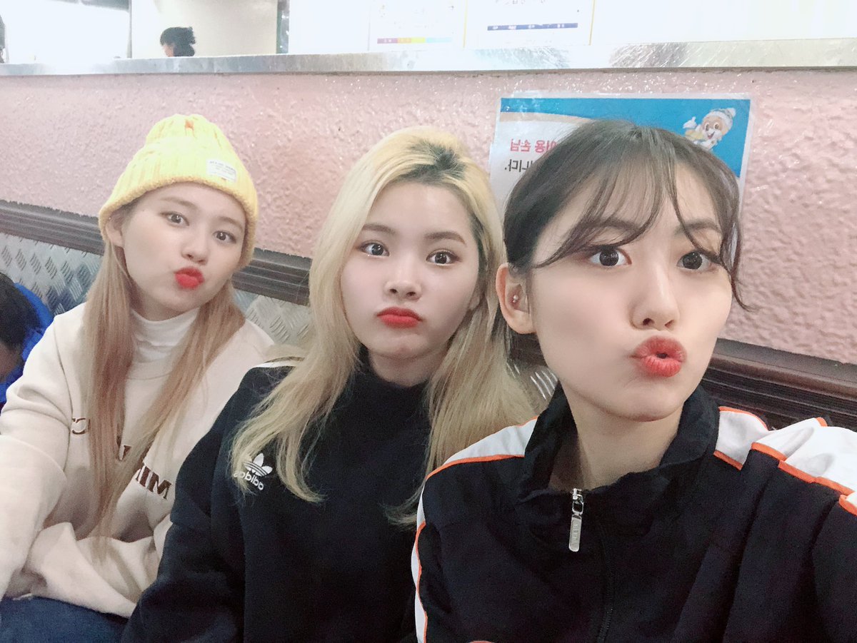 weki meki trios

- youngest oldest middle
- same aged friends
- elseri 
- loners club