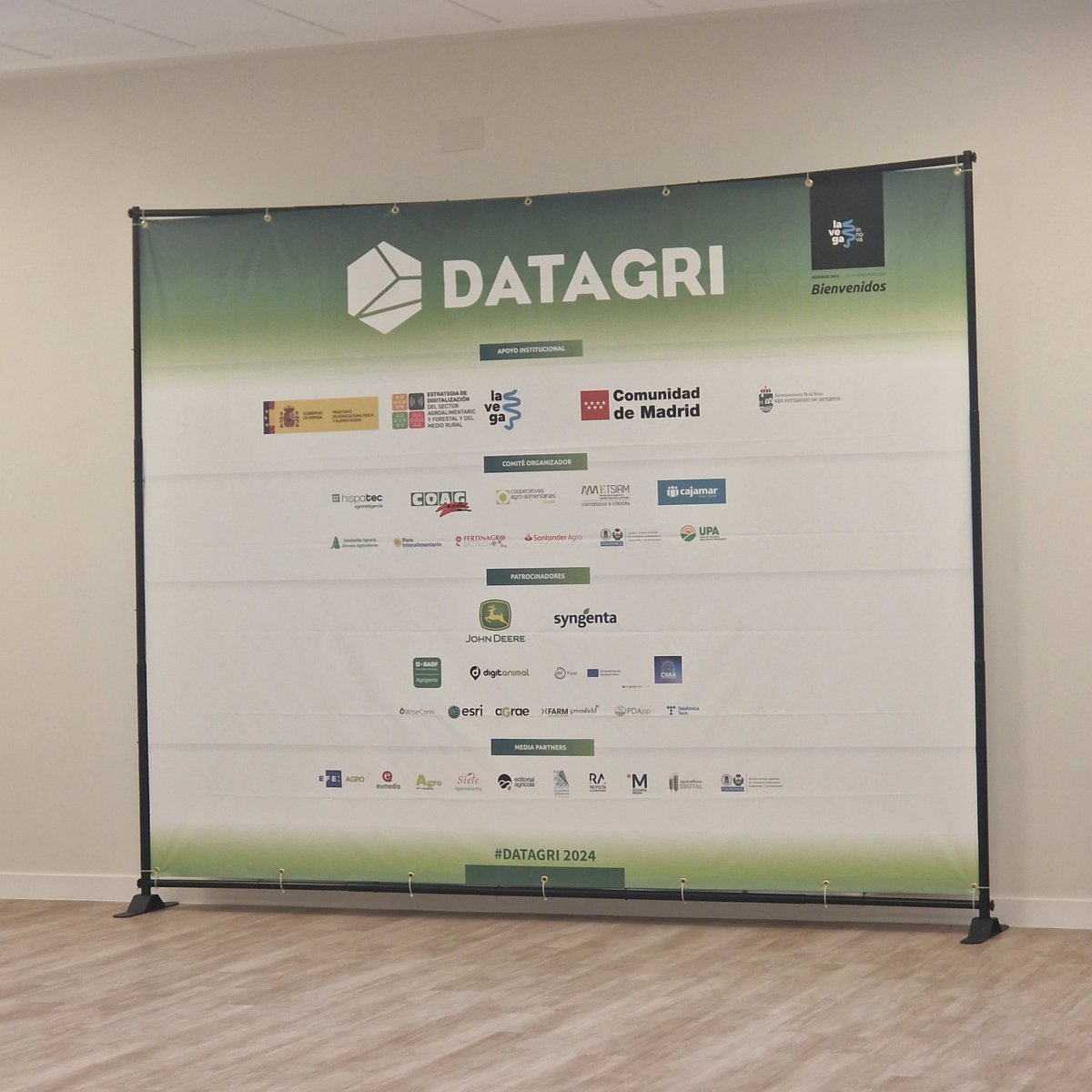 eComercioAgr's tweet photo. 👉Empezamos #DATAGRI 2024, en La Vega Innova hub de @mapagob modera la periodista Sandra Sutherlan @telediario_tve
@APAE_informa
#Tecnología
#Innovación #HortiDATA
📢🍏🌱#ECAFRUITS https://t.co/JJBzXpNWle