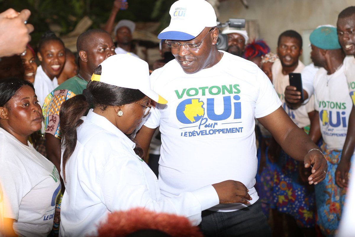 #VotonsOUI

La Campagne Référendaire bat son plein dans la Ngounié. Chacun des citoyens du Gabon mérite de comprendre l'importance capitale de son devoir. Le Gabon de demain se décidera le 16 Novembre 2024 dans les urnes, écrivons cette histoire ensemble.

#Manf10  #Politique