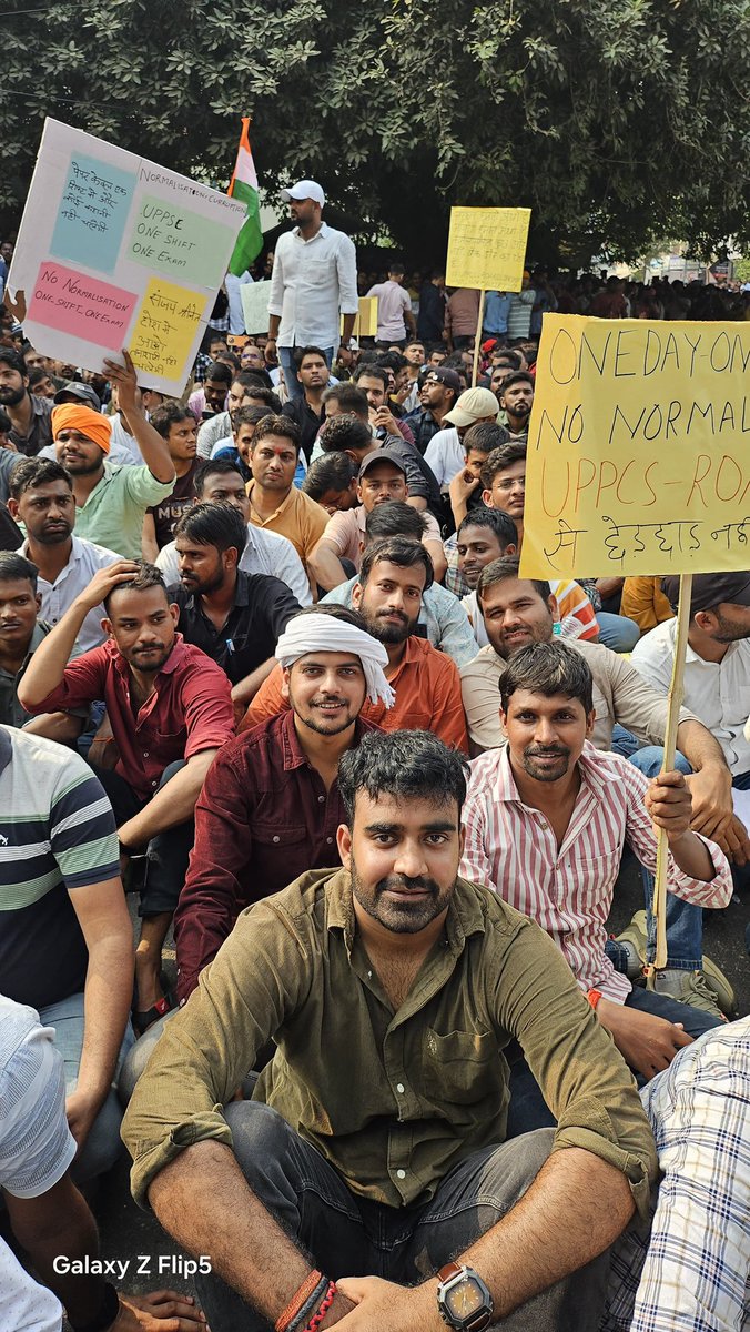 "एक दिन, एक शिफ्ट, नॉर्मलाइजेशन नहीं" 

युवाओं ने ठाना है. न ही बटेंगें, न ही हटेंगें.

#UPPSC_No_Normalization 
#UPPCS_ROARO_ONESHIFT