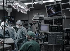 Ontslagen orthopedisch chirurg moet terugkeren naar Amsterdam UMC dlvr.it/TG8fMZ