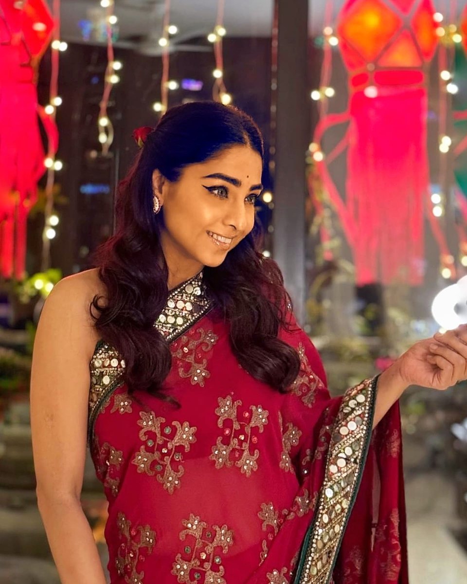 SamitaBangargi's tweet photo. Diwali photo dump♥️♥️ 
#sareelove https://t.co/X2JOQeediO
