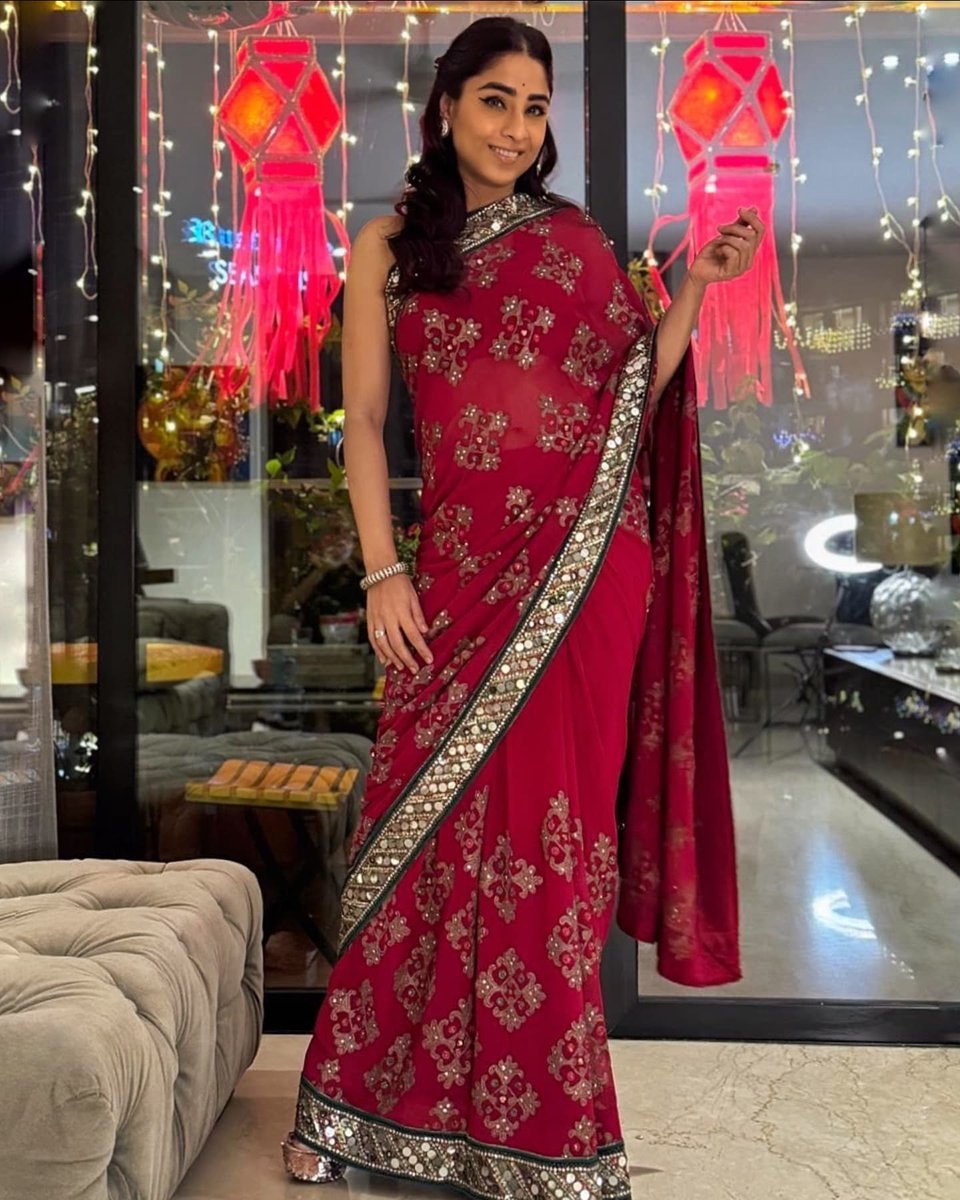 SamitaBangargi's tweet photo. Diwali photo dump♥️♥️ 
#sareelove https://t.co/X2JOQeediO