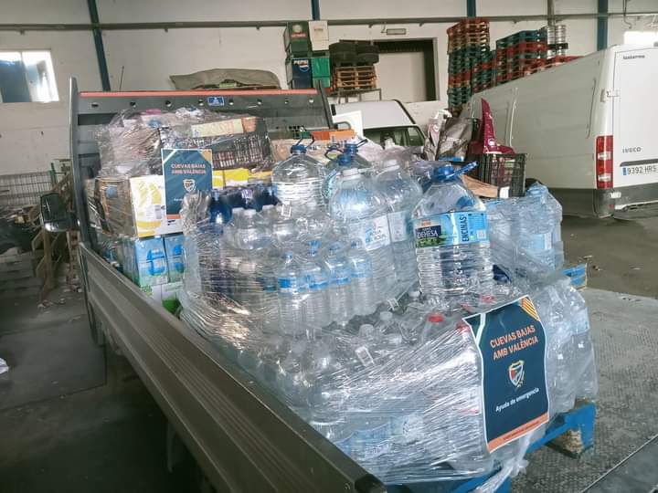 Cuevas Bajas amb València 
Ayer partió destino Valencia, los alimentos y productos de limpieza e higiene recogidos en la campaña solidaria de la pasada semana a favor de los afectados por la DANA, en total han sido 12 los palets enviados. 

Abrimos hilo 👇