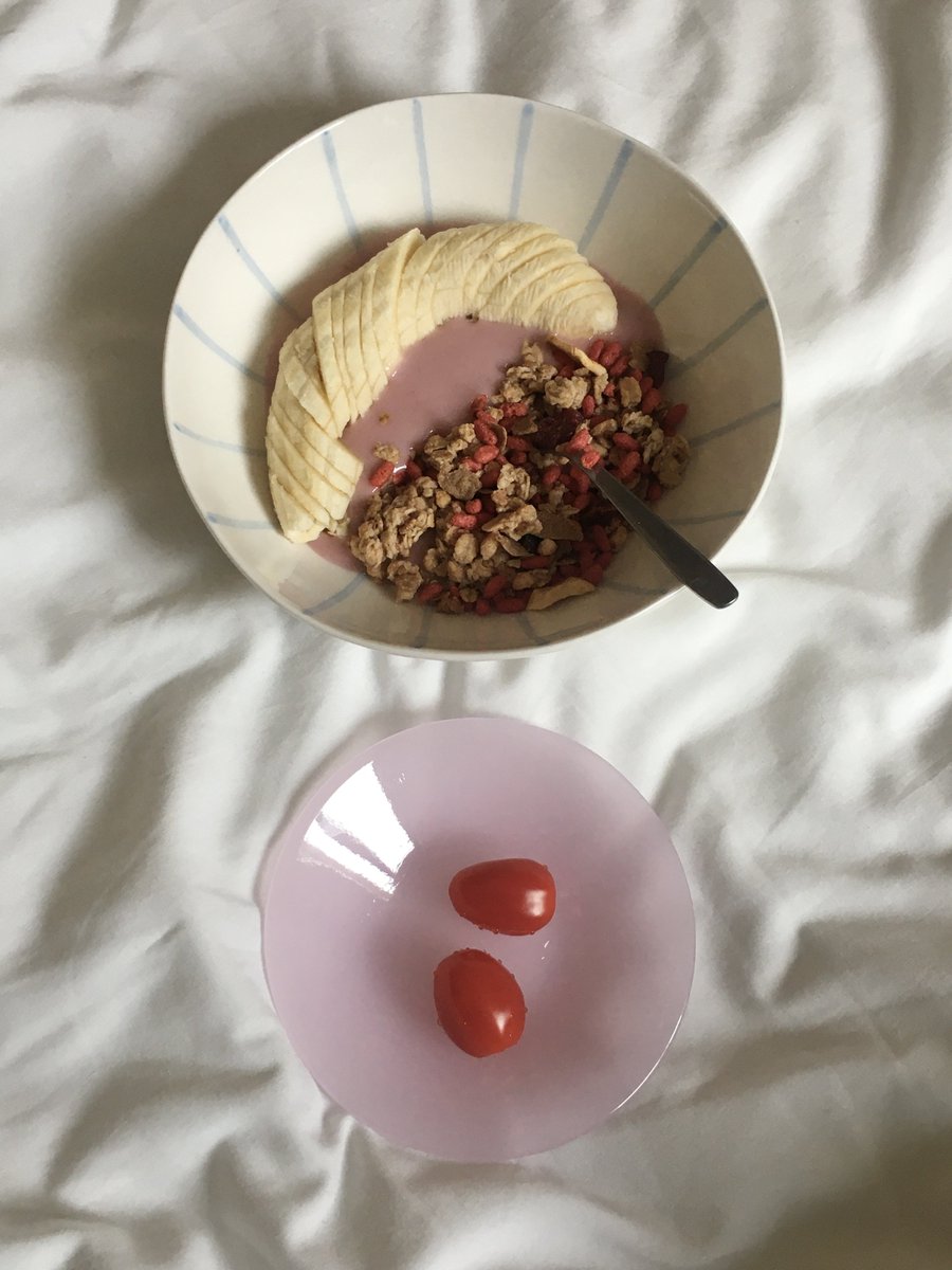 오전 수업 없는 날에는 게으른 아침을 머거요