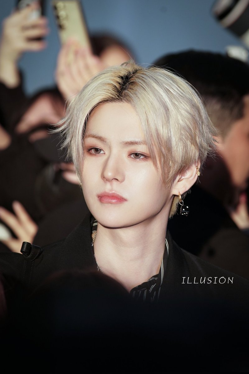 Yoshi just stands there, effortlessly glowing, like he's got a spotlight wherever he goes. 

#treasure #2024MAMAVOTE
