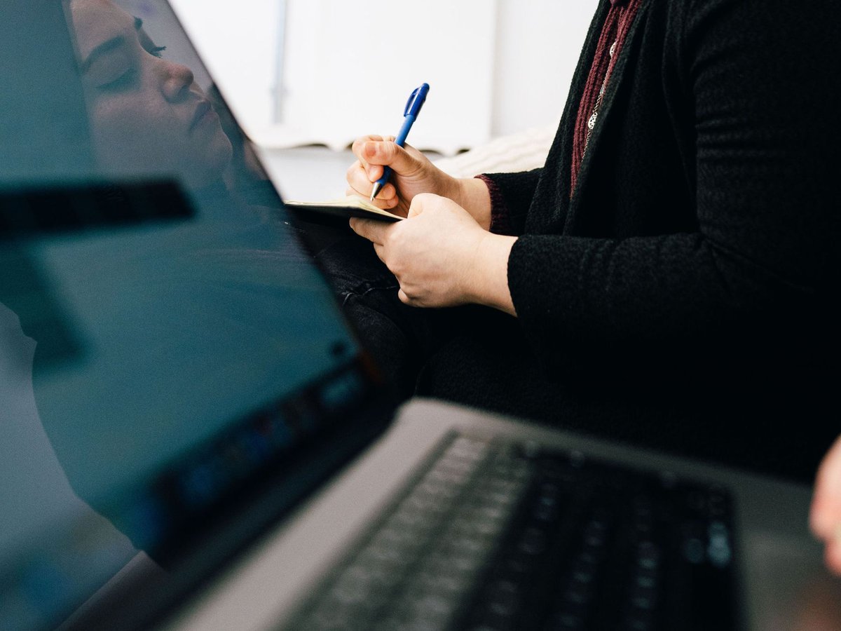 MediaCymru_'s tweet image. Applications now open 
 
Innovation for Creatives is a five-day course for university students or graduates, early career freelancers, or small businesses interested in the creative industries.

Find out more: media.cymru/funding/innova…

Apply by 29 Nov