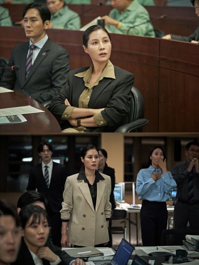 Kdramastars1's tweet image. قامت الممثلة #MoonSoRi بإجراء مقابلة حديثة و صرحت انها قد سألت المخرج عن الموسم الثالث من #Hellbound و ذلك بمجرد استلامها للسيناريو الخاص بالموسم الثاني

" قال إنه ليس لديه خطط حتى الآن بشأن الموسم الثالث ألم يذكر النص في النهاية بعد عامين؟ ….