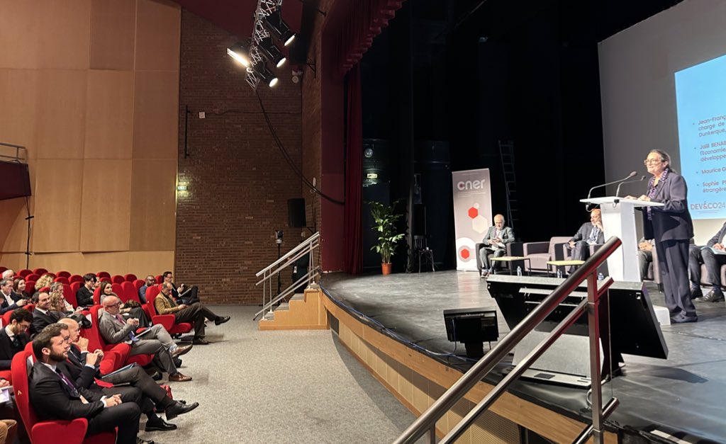 Le vent de l'attractivité de s'arrête pas à Paris ! 🇫🇷

➡️ Aujourd'hui à #Dunkerque, où les investissements étrangers ont déjà permis de créer ou de maintenir 3 250 emplois depuis 2017, et où un cap de 20 000 nouveaux emplois est prévu pour 2030.

➡️ Au forum Dev&amp;Co, à l'écoute