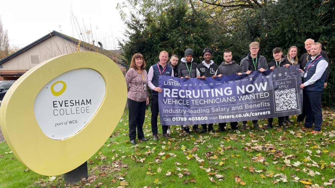 Listers Group Ltd is teaming up with Evesham New College for an exciting new partnership aimed at boosting industry placements for full-time Level 3 Motor Vehicle students! The future looks bright, and it's all revved up! 🔧🚘✨