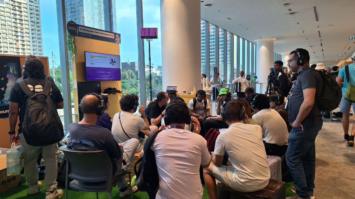 Awesome to have <a href="/torproject/">The Tor Project</a> founder <a href="/RogerDingledine/">Roger Dingledine</a> hosting a discussion on preserving privacy at the Open Source Hub <a href="/EFDevcon/">Devconnect ARG</a>