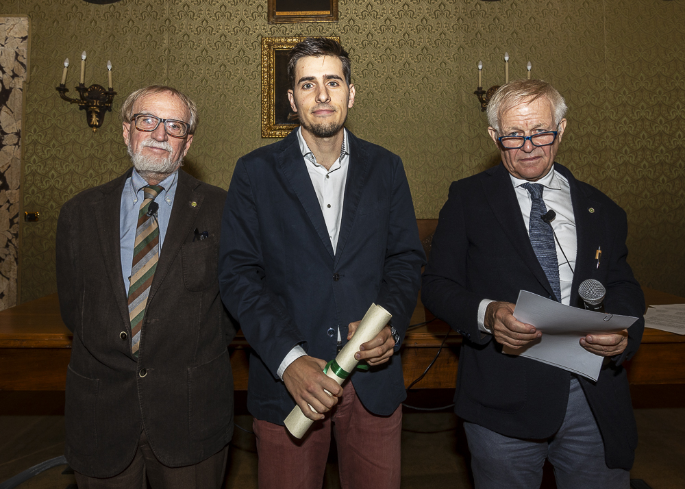 What a great honor to receive one of the prizes of the "Accademia dei Lincei" for a scientific piece with our paper "A predictive timeline to population collapse" on <a href="/NatureEcoEvo/">NatureEcoEvo</a>🥳
@DrChrisClements @dylan_childs I'm very greatful for our work!