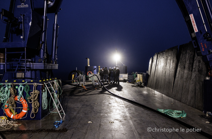 enedis_bretagne's tweet image. 🌊⚡️L' expertise bretonne à l'œuvre ! Nos équipes ont finalisé la pose d'un câble sous-marin de 6 km entre Saint Gildas et Houat. 
💡Après l'étude , elles ont réalisé la jonction avec le réseau existant pour améliorer la qualité de service dans les îles Houat et Hoedic. 🏝️⚓️