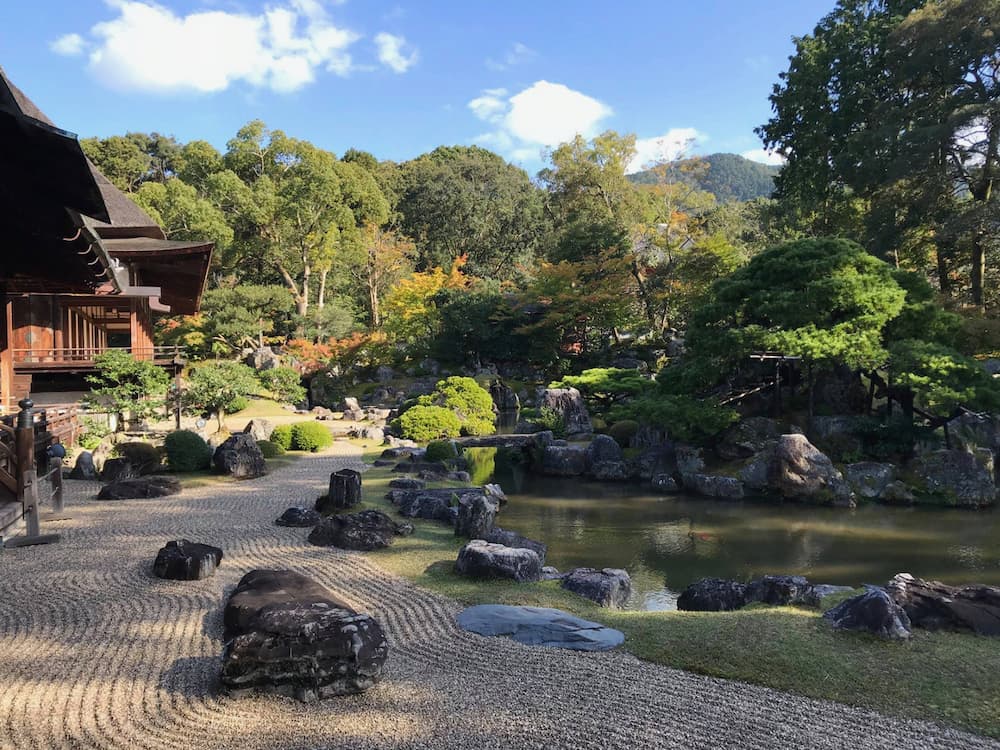 #cours JARDIN JAPONAIS💚
Hiroko Endo, paysagiste de formation, spécialisée dans l’étude des jardins occidentaux et japonais, vous propose deux séries de cours sur le jardin japonais à suivre dès le 20 novembre 2024.  
🎟 Il reste encore quelques places ! mcjp.fr/fr/la-mcjp/act…
