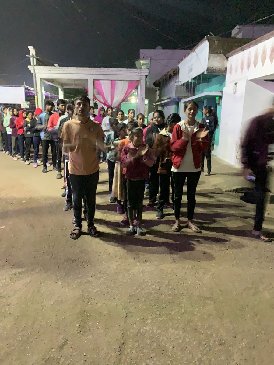 nssdmvrjn's tweet photo. @nssdmvrjn के राष्ट्रीय सेवा योजना द्वार आयोजित सात दिवसीय विशेष शिविर ग्राम कुतुलबोड़ भाठागांव जिला राजनांदगांव ( छ ग.)  का #चतुर्थ_दिवस  की  प्रातः कालीन गतिविधियों का विवरण:–
#जागरण_रैली :–प्रातः 5am 
#योग_प्रणायाम_प्रातः– 6am से 7am
#कराटा_प्रशिक्षण :– 7am से 8am https://t.co/9HV6cD4IVT