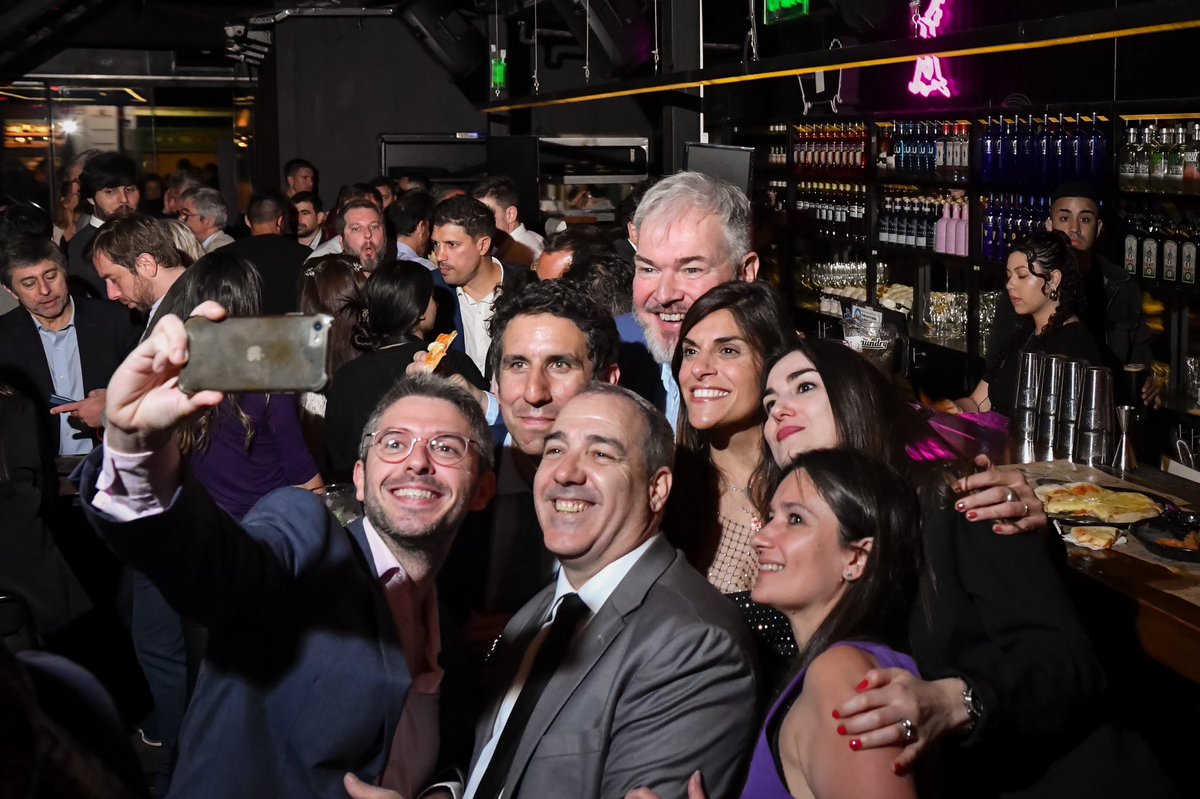 agaeok's tweet photo. 🤜🤛 Siempre es una alegría encontrarse con colegas que además son amigos
🔵Encuentro por el día de la Abogacía del Estado
#abogados #abogadas #agae #diadelaabogacia #abogaciadelestado #gremio https://t.co/Bty890bwud