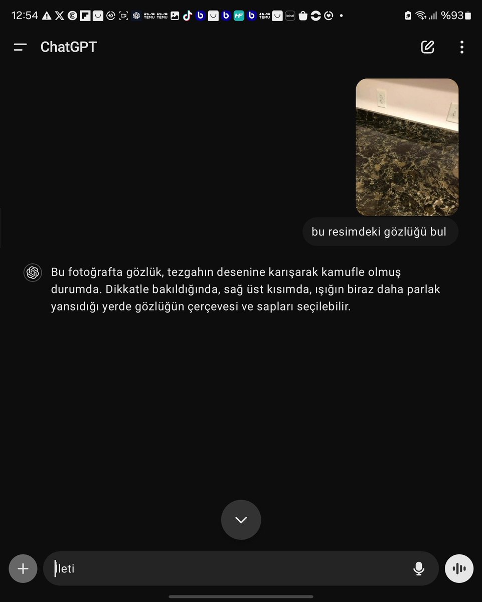 ituehm's tweet photo. bu fotoğraf daki gözlüğü bul deyince buldu https://t.co/NAVSYbQzay