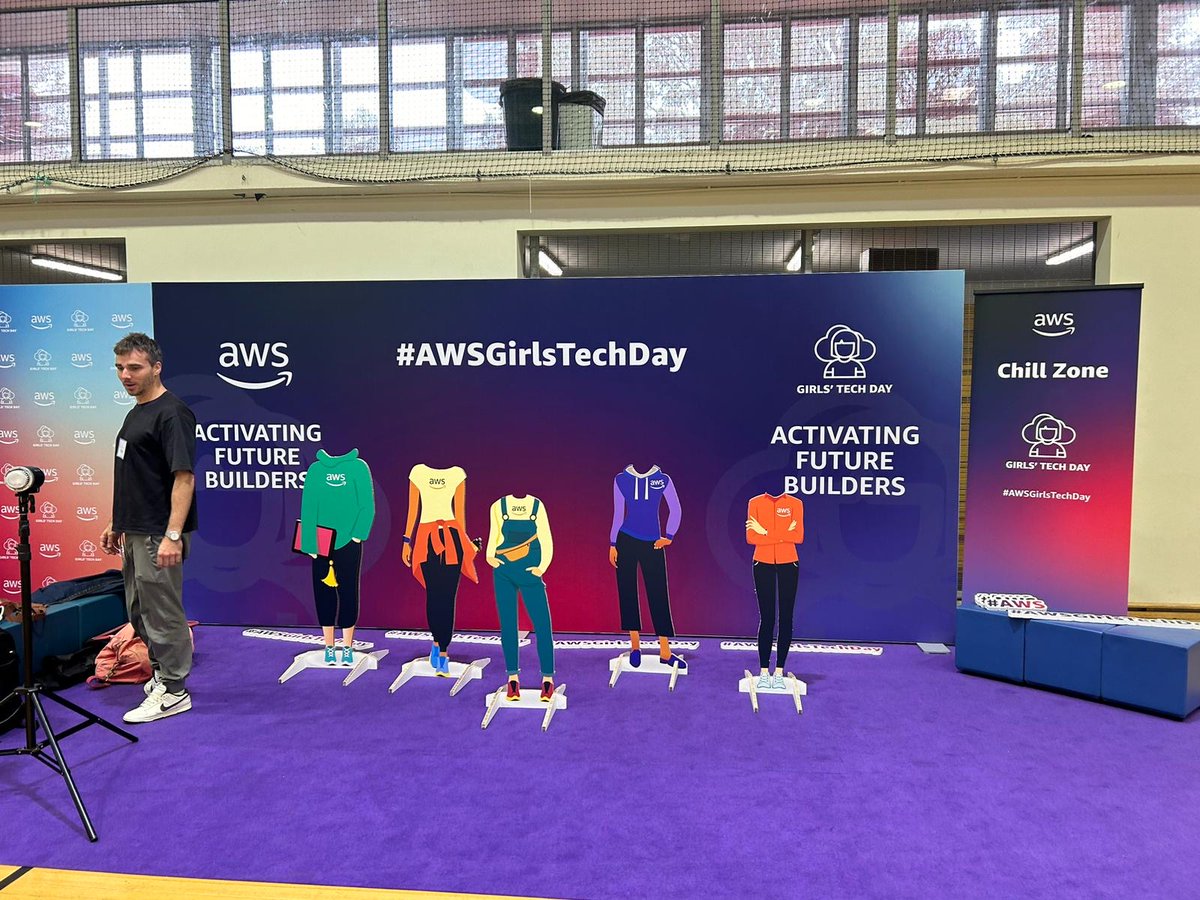 onegiantleapoz's tweet image. We&apos;re at the Amazon Web Services Girls&apos; Tech Day in Blacktown today. This event is a great opportunity for girls to learn, explore, and connect with others who share the same passion for STEAM. Come along and say hi! #AWSGirlsTechDay