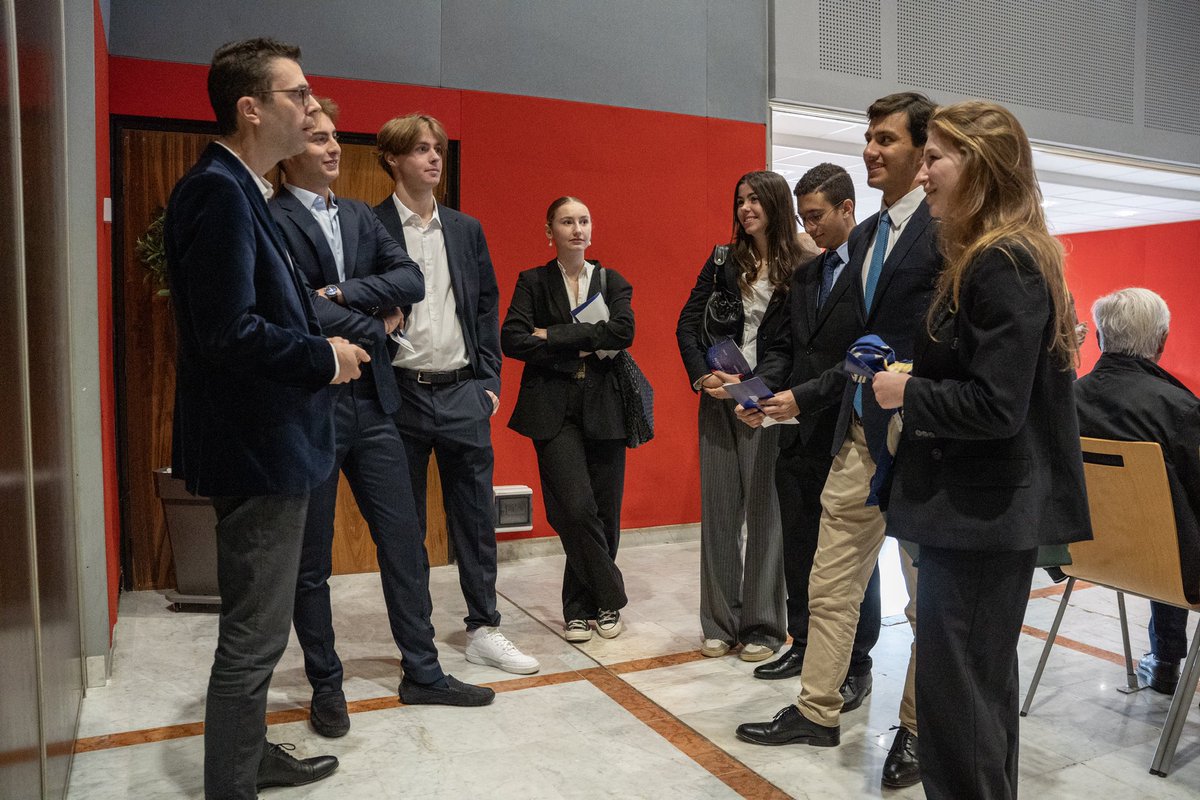 Durant les trois jours des Rencontres de l’Avenir, nous avons eu le plaisir d’accueillir des étudiants de la LSE, les membres de l’association Aix’Loquence de <a href="/Sciences_Po_Aix/">Sciences Po Aix</a>, ainsi que des jeunes engagés dans le service civique européen. Un grand merci à eux pour leur