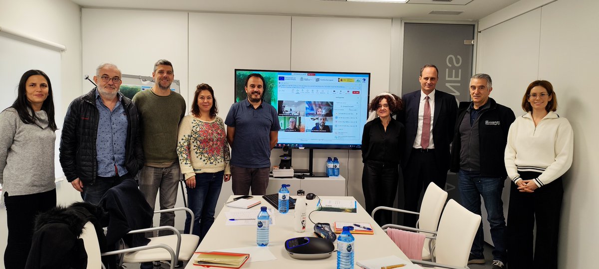 PuertoDeVigo's tweet image. El @PuertoDeVigo acogió esta mañana la reunión de lanzamiento del proyecto #NaturPorts, desarrollado con la colaboración de la @FBiodiversidad a través del #ProgramaPleamar, y cofinanciado por el Fondo Europeo Marítimo, de Pesca y de Acuicultura