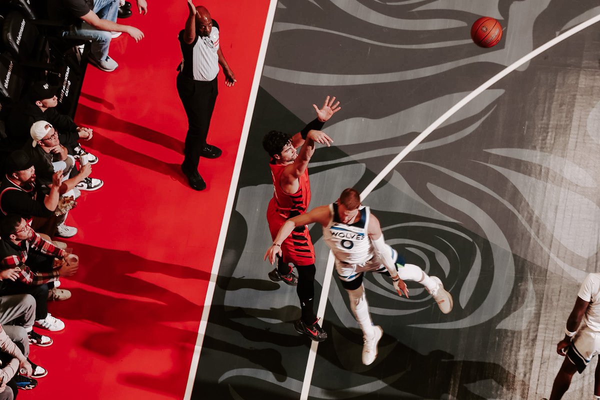 RipCityFrance's tweet photo. Le terrain est magnifique, donnez nous un maillot avec cette DA « City of Roses » maintenant https://t.co/Rtu3sQAVRA